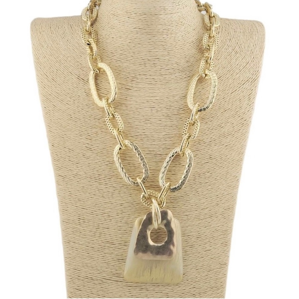 Statement Necklace Goldtone links & pendant 24in